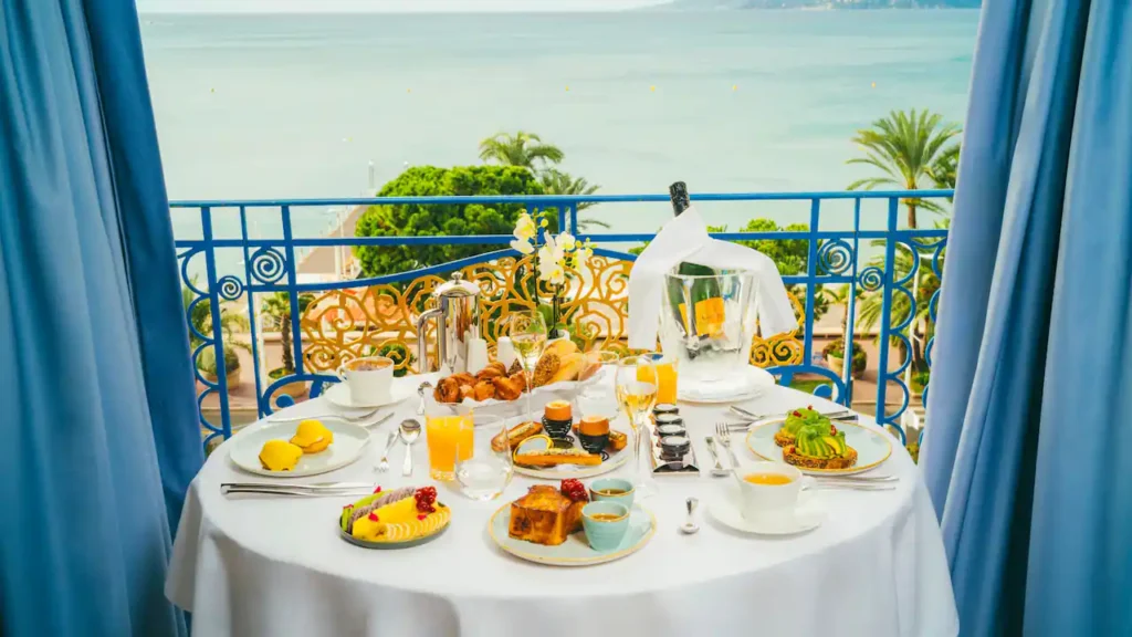 room service martinez cannes