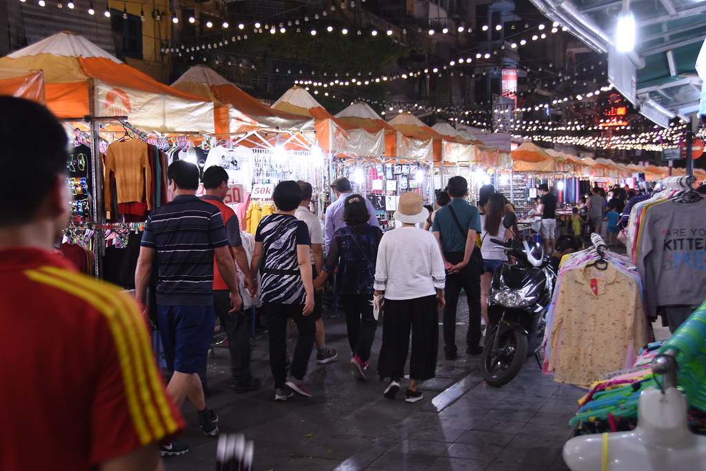 night market hanoi