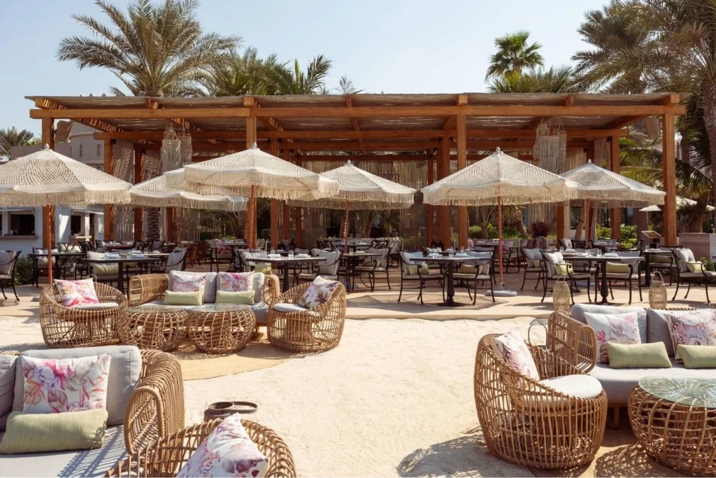 French Riviera Beach Jumeirah Al Qasr restaurant bord de plage Dubaï