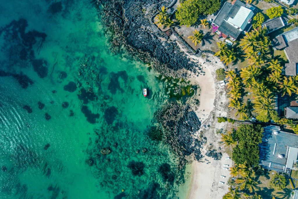 Lagon turquoise de l'île Maurice vu du ciel lors d'un combiné Réunion Île Maurice
