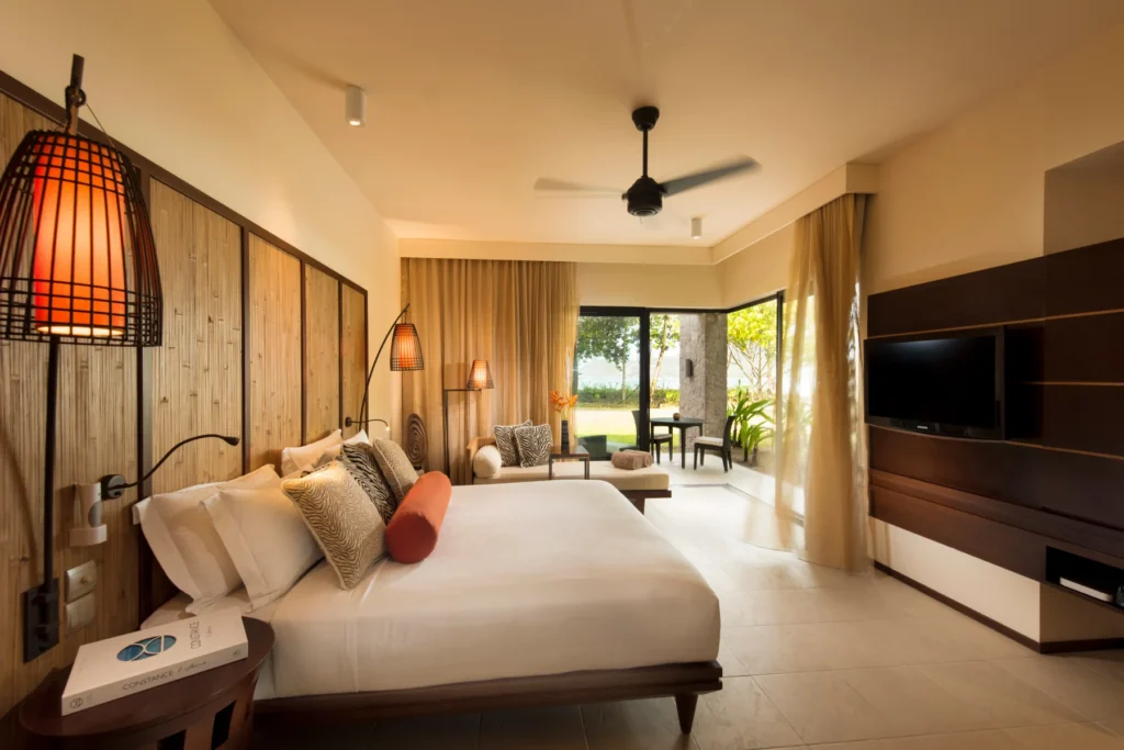 Junior Suite lumineuse au Constance Ephelia Seychelles – hôtel de luxe aux Seychelles