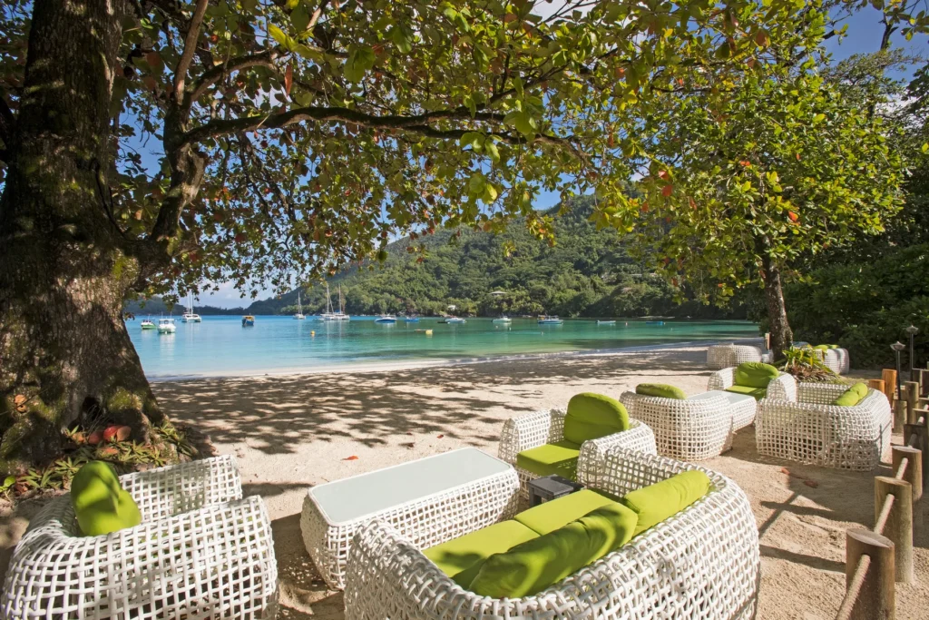 Restaurant de plage Kabana Bar au Constance Ephelia, hôtel de luxe aux Seychelles