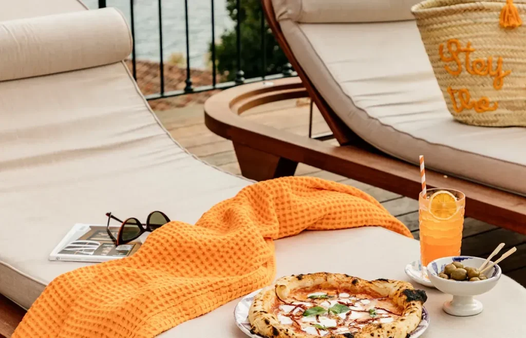 Restaurant T Pizza au bord de la piscine du Grand Hotel Tremezzo, hôtel de luxe en Italie