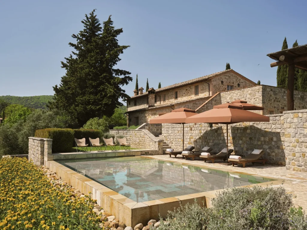Villa Oliviera du Rosewood Castiglion del Bosco avec piscine face aux collines toscanes, voyage luxe en Italie